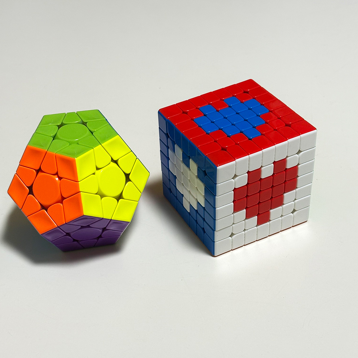 立体パズル、メガミンクス、ルービックキューブが揃えた状態